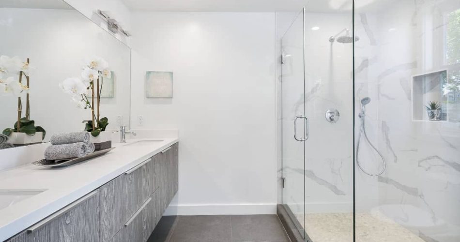 Plato de ducha de resina o de obra