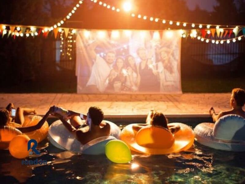 Crea el espacio perfecto en tu piscina para disfrutar en verano
