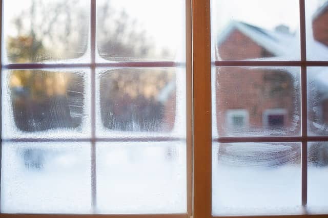 Formas de tapar el frío exterior de las ventanas
